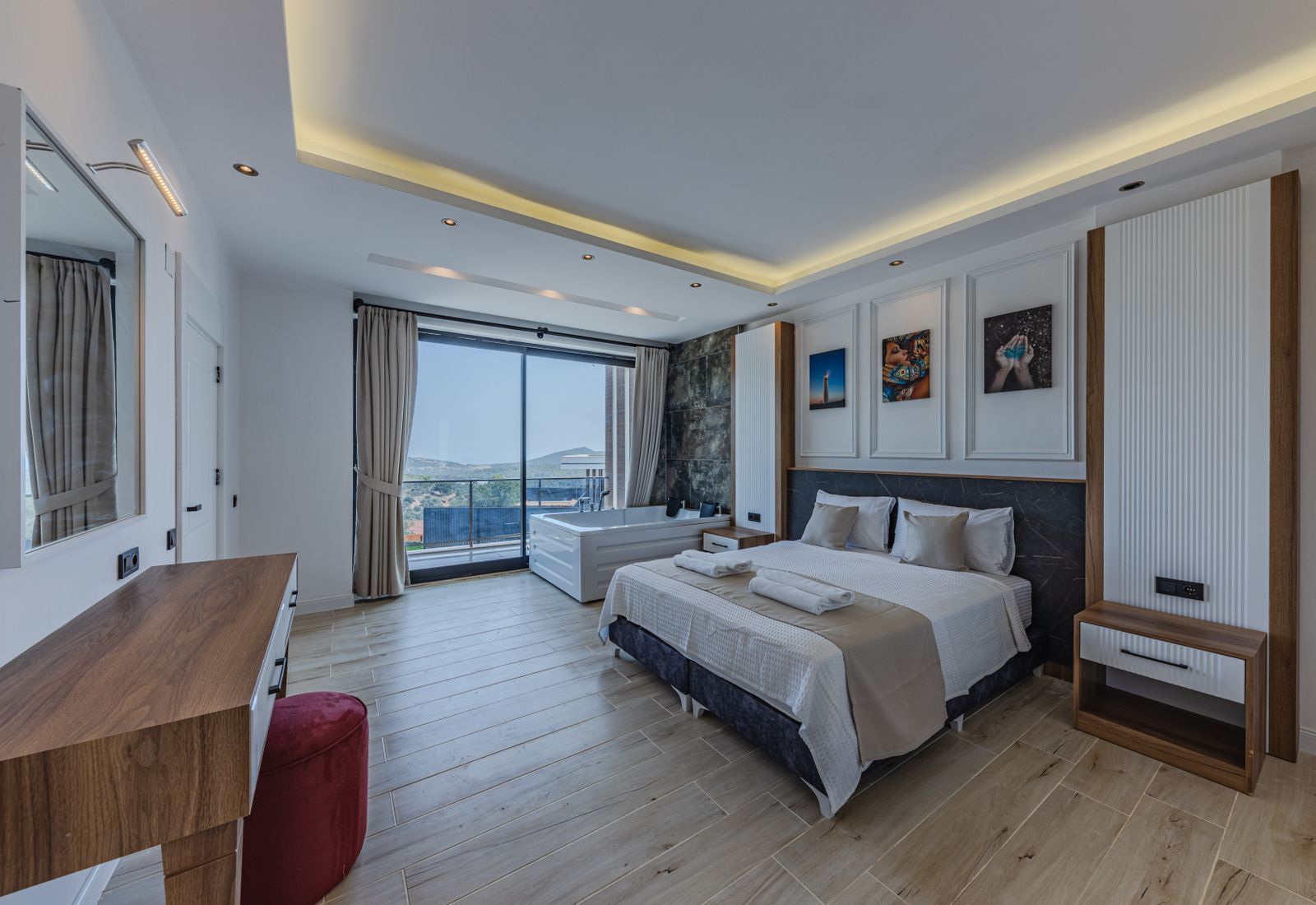 Vetta Penthouse, top floor with private bath